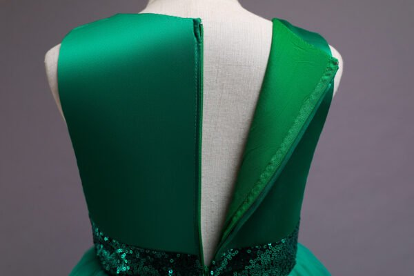 Vestido Cola de Pato Verde - Image 3